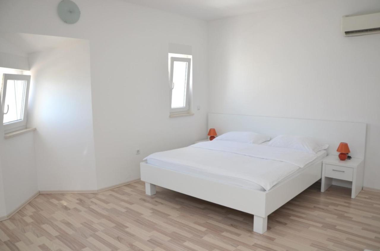 Apartments Barbati Novalja Exterior photo